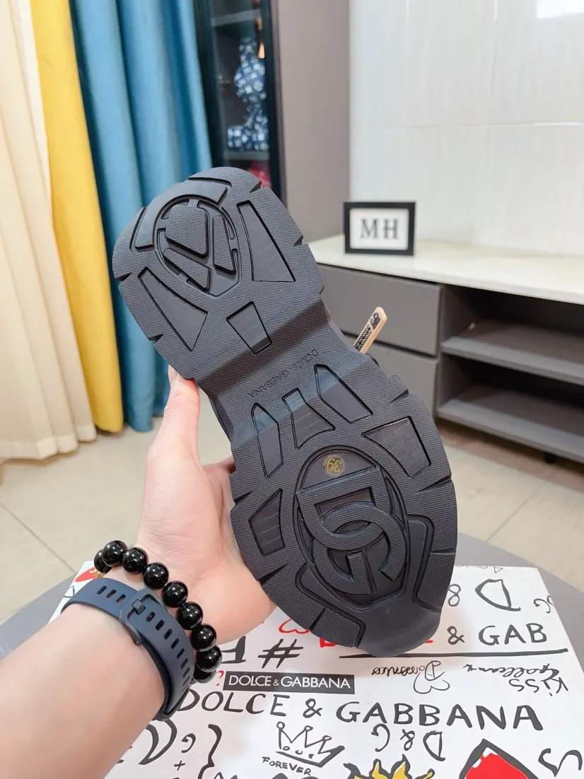 Men's shoes 💰560🌹🌹【DG～】Men's casual shoes are on sale simultaneously in z-cabinet 🔶🔷🔜The upper is made of cowhide stitching fabric ➕Mesh lining, comfortable and breathable, sole: original comfortable and wear-resistant outsole, ⚠️Real thing📱Photographed🎬The real thing is better📢📢📢Number: 36-46